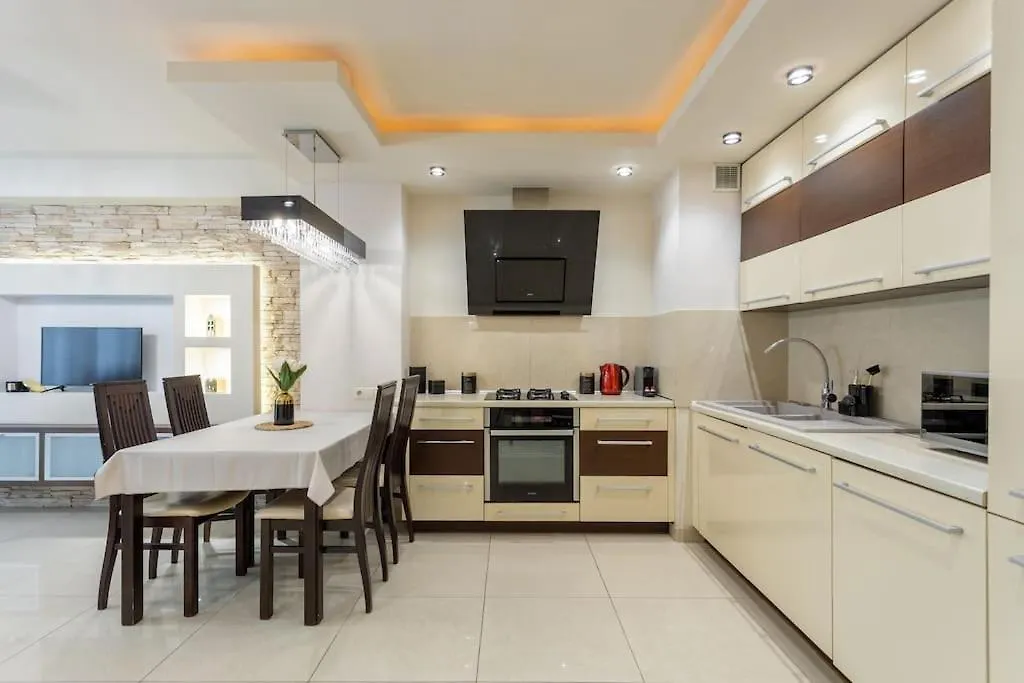 Urban Chic - One Bedroom Apartment -Luxury Warsaw Stays - Grzybowska 5 Poland